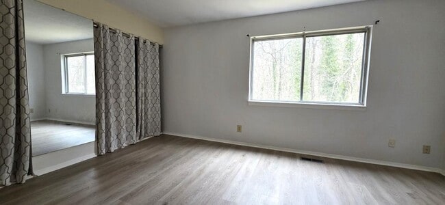 Building Photo - 220 Elizabeth St