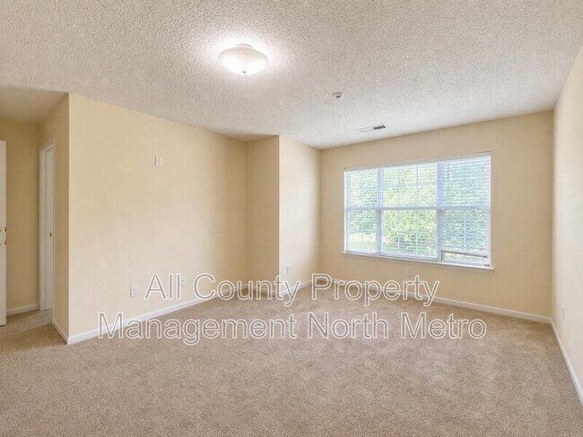 Building Photo - 135 Primrose Dr