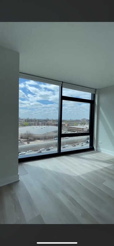 Building Photo - 1214 W Van Buren St