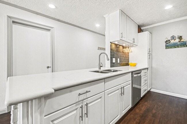 Building Photo - 307 Yacht Club Ln