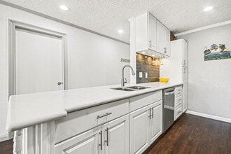 Building Photo - 307 Yacht Club Ln