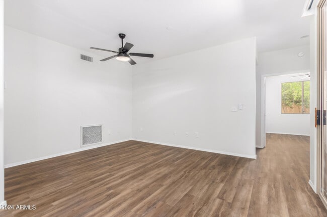 Building Photo - 9550 E Thunderbird Rd