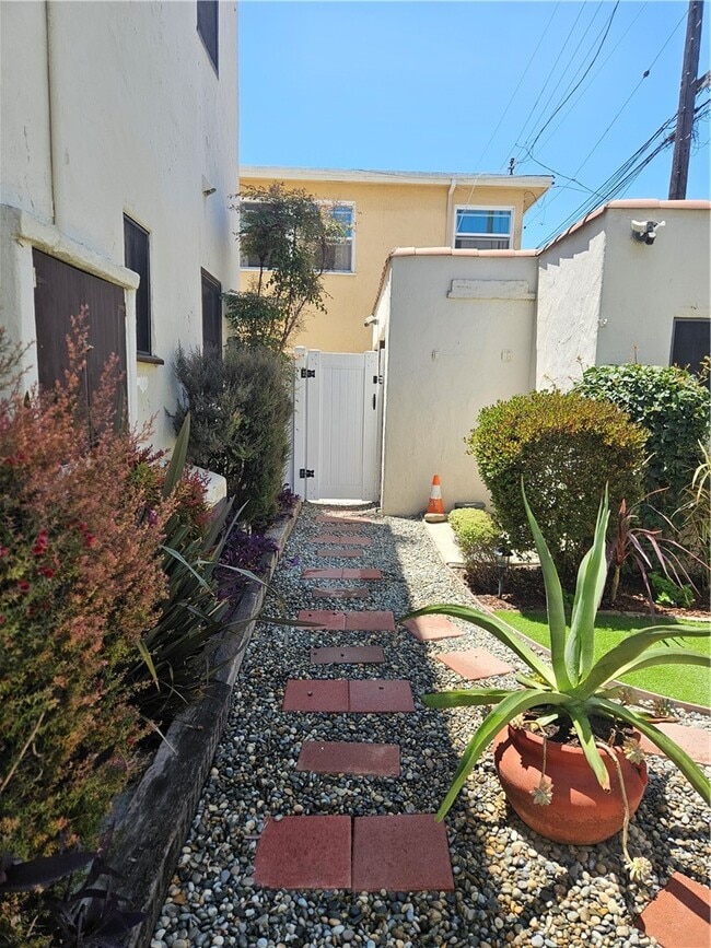 Building Photo - 57 Pomona Ave