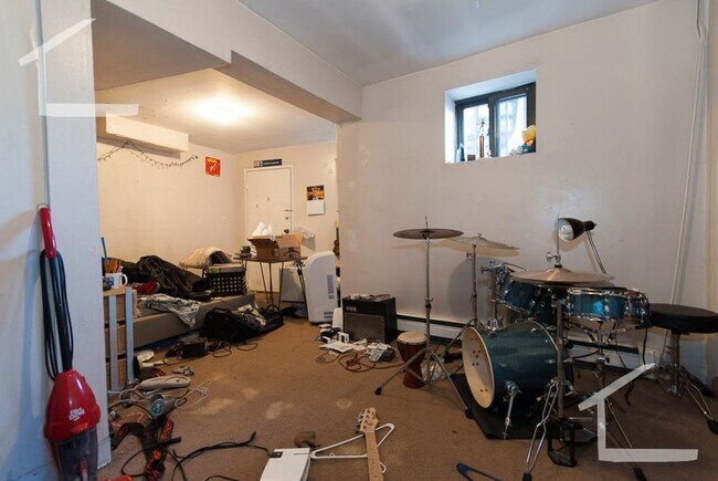 Building Photo - 92 Linden St