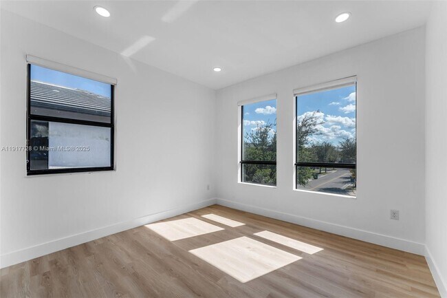 Building Photo - 16175 SW 136th Terrace