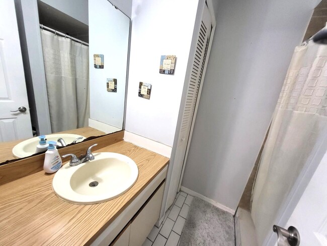 Building Photo - 3023 Sir Hamilton Cir