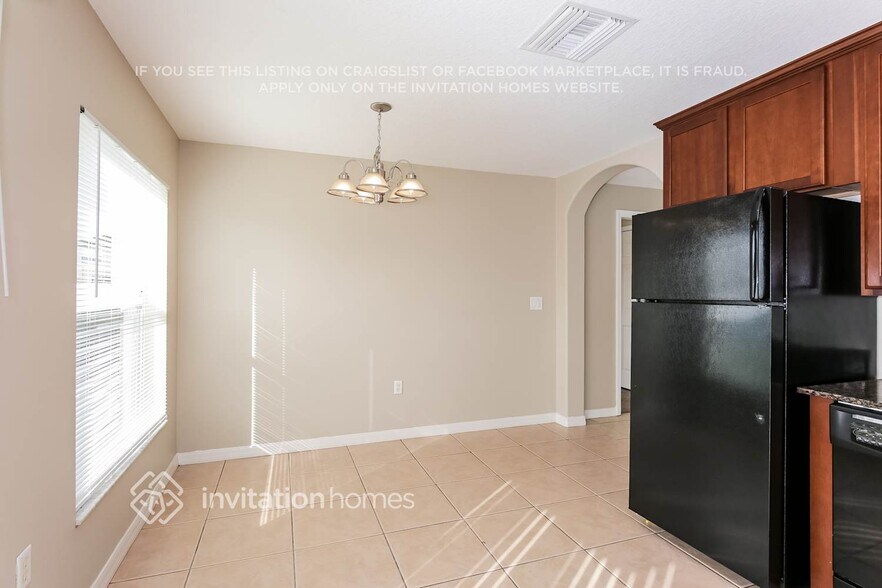 Building Photo - 2458 Hamlet Cir