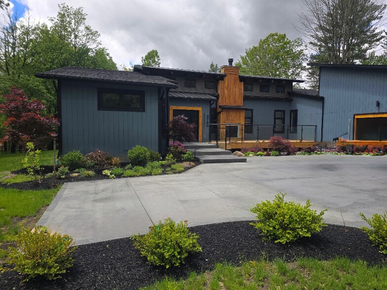 Primary Photo - 3790 Belmont Rd