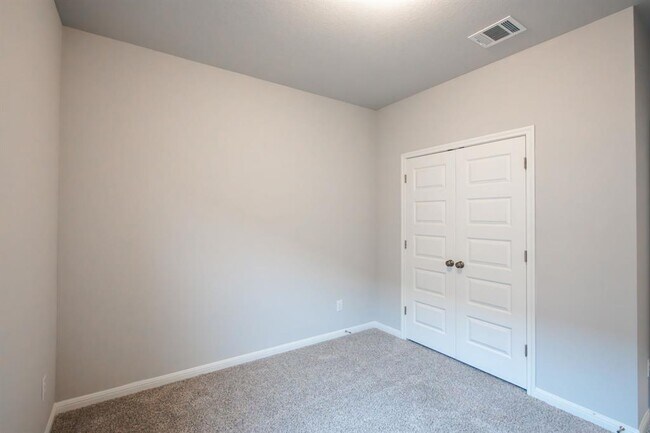 Building Photo - 208 Kellys Heroes Wy