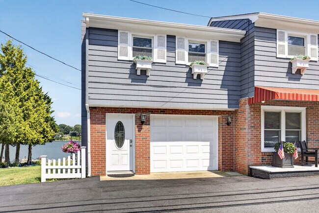 Building Photo - 272 Elm St