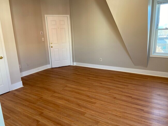 Building Photo - 16 Lincoln St