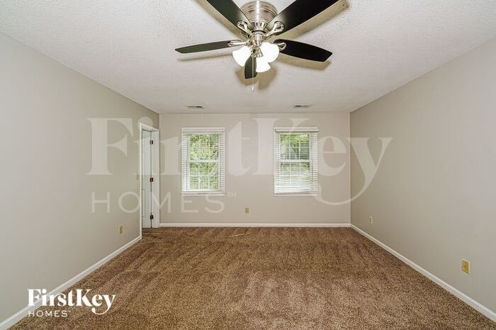 Building Photo - 1313 Colonial Way
