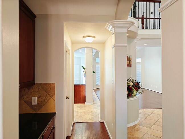 Building Photo - 26418 Creston Woods Dr