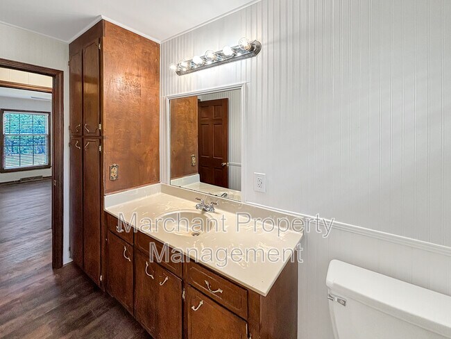 Building Photo - 601 Fairview Church Rd