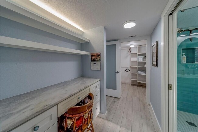 Building Photo - 11650 Capri Cir S