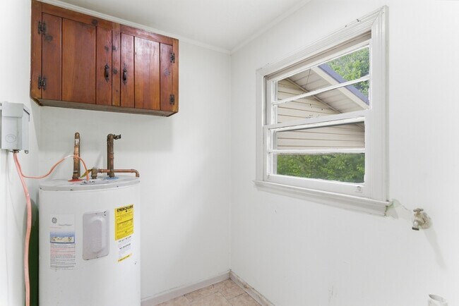 Building Photo - 1415 Creekwood Dr