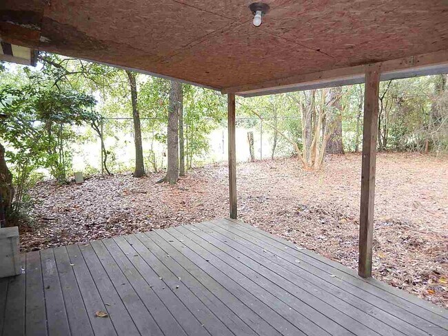 Building Photo - 1682 Mayhew St