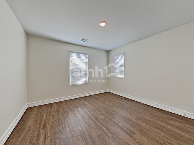 Building Photo - 10474 Marias St