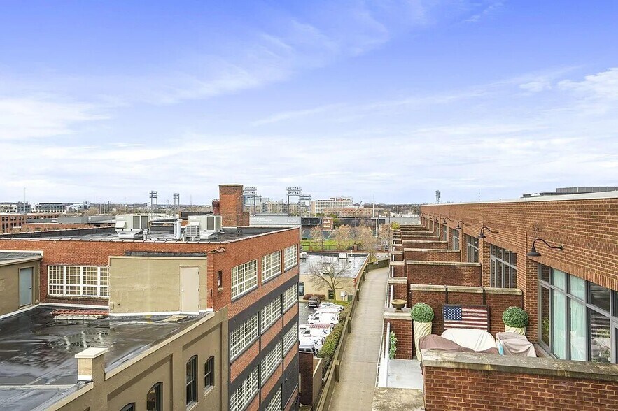 View of Huntington Park - 300 W Spring St