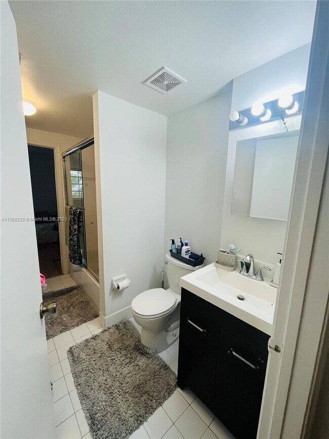 Building Photo - 3221 Sabal Palm Manor