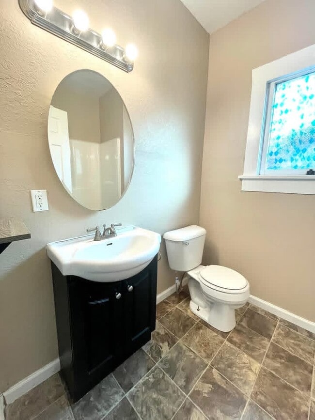 Building Photo - 823 G St NW