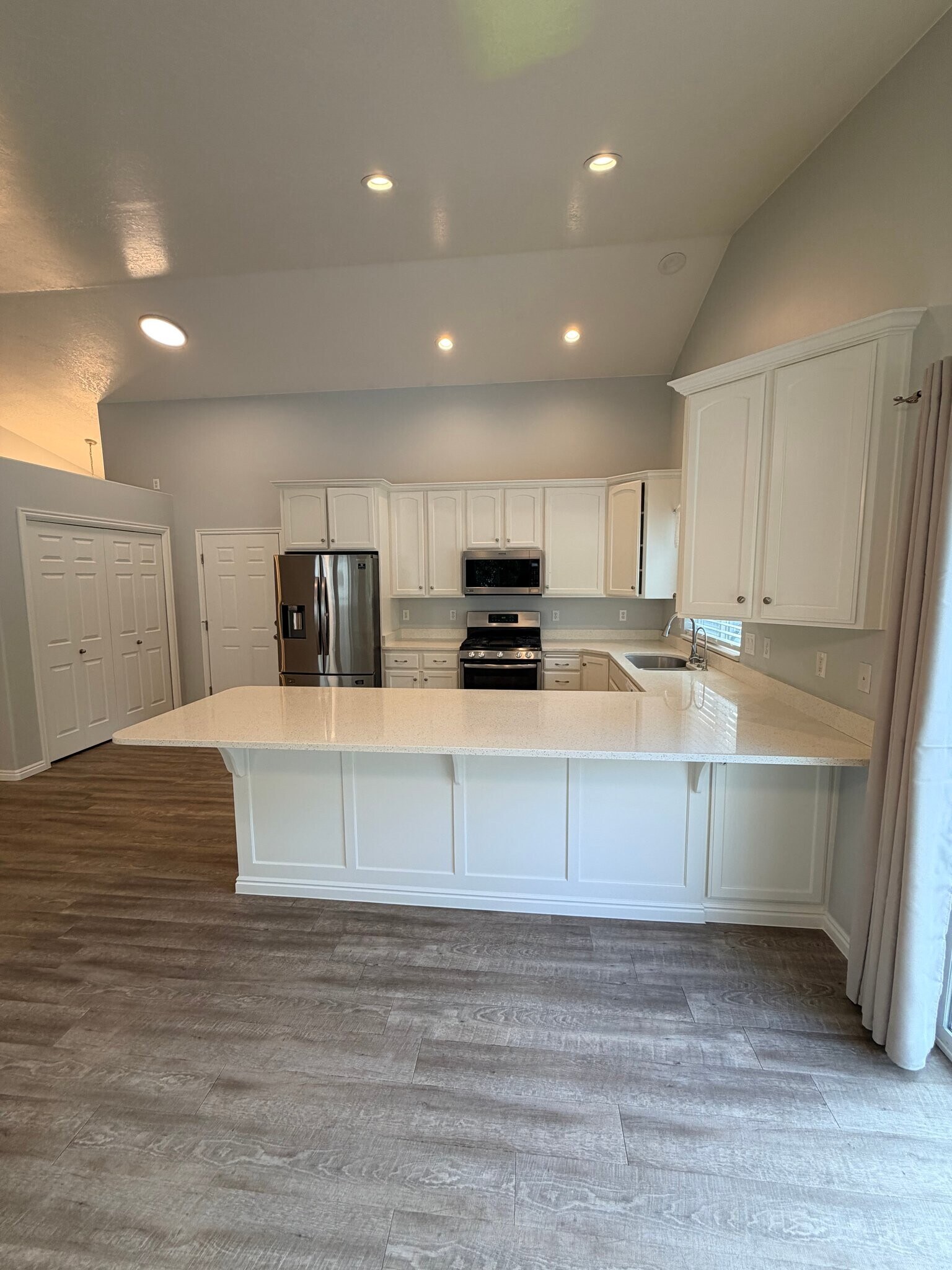 Building Photo - 518 N 350 E