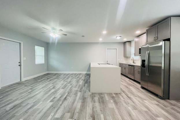 Building Photo - 716 Lund Cir