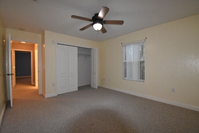 Building Photo - 2414 SW 98 Dr