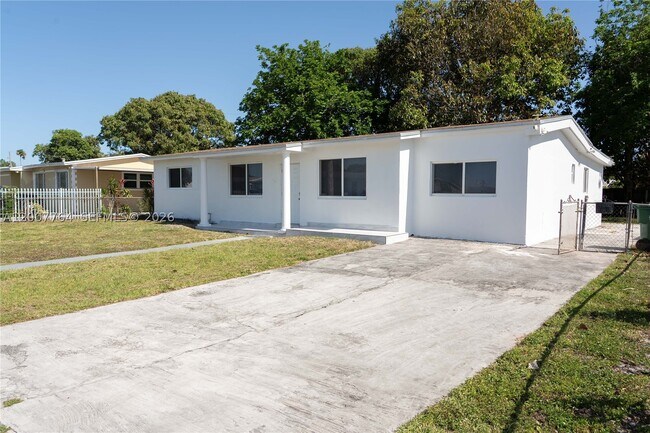 Building Photo - 4000 NW 195th St