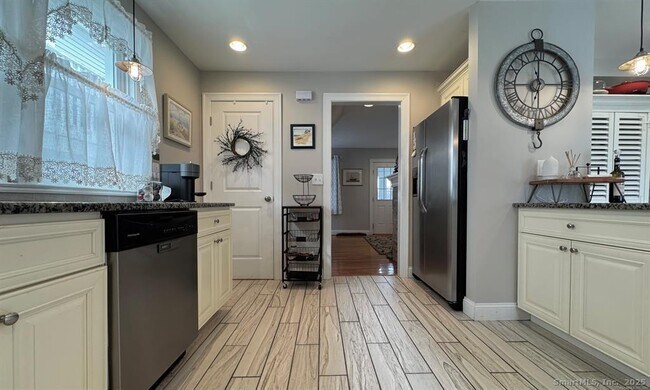 Building Photo - 35 Coolridge Rd