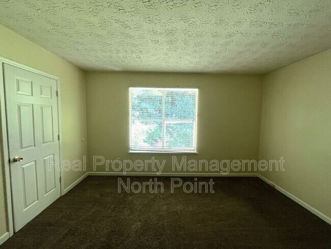 Building Photo - 3004 Kenville Ln