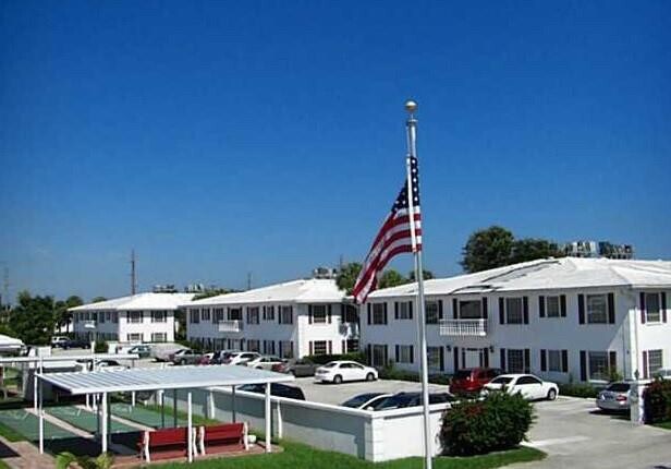 Building Photo - 6600 NE 22nd Way