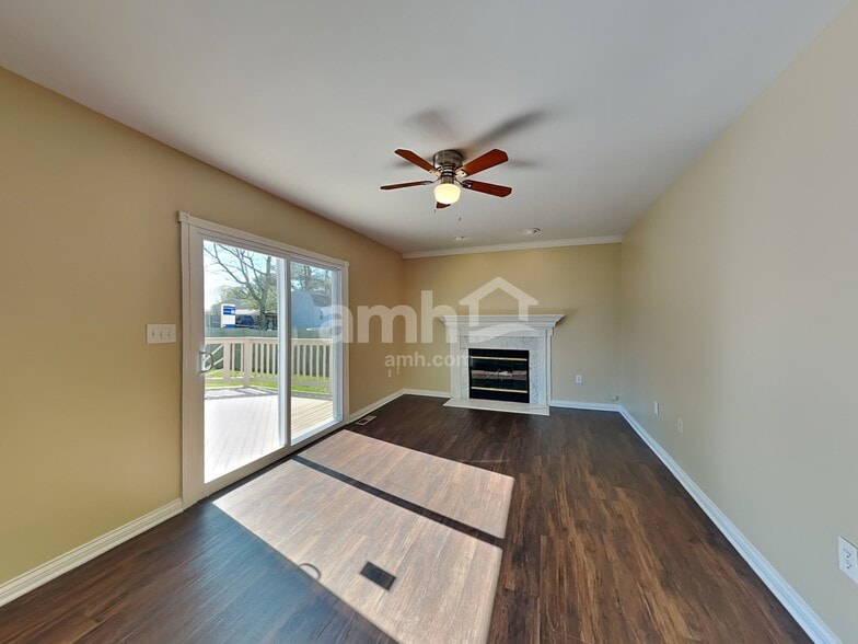 Building Photo - 1836 Clearbrook Dr