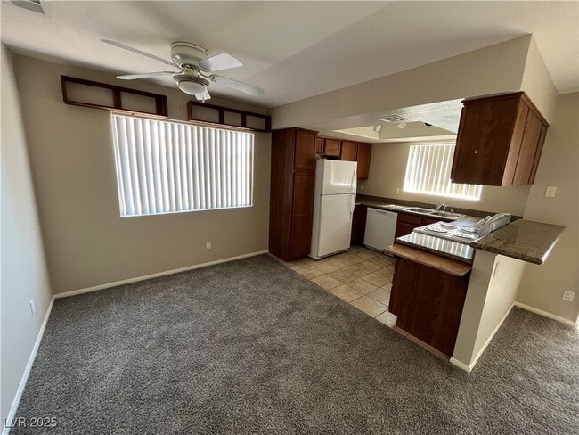 Building Photo - 7300 W Pirates Cove Rd