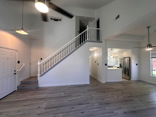 Building Photo - 2214 E Chennault Ave
