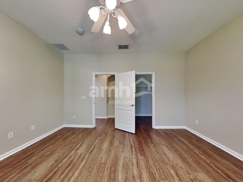 Building Photo - 461 Misty Oaks Run