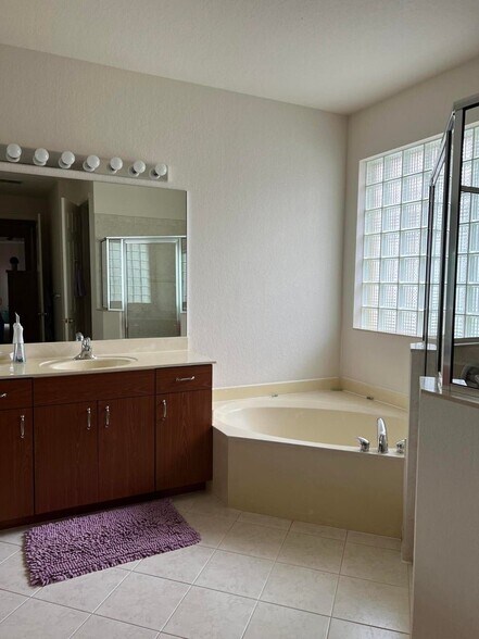 Building Photo - 9774 Isles Cay Dr