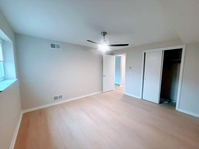 Building Photo - Updated Rocky River Condo – 1 Bed, 1 Bath in Prime Location Near Shopping & Lake Erie