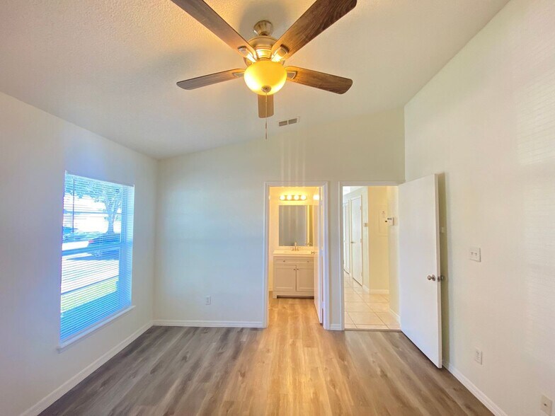 Building Photo - 3 Bedroom / 2 Bath Home in Winter Springs !