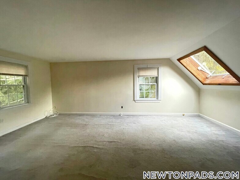 Building Photo - 256 Lowell Ave