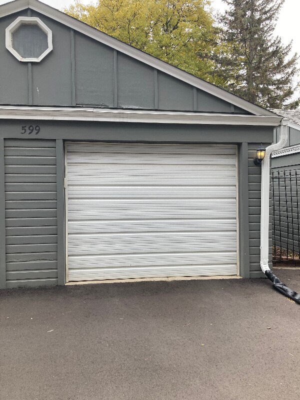 Building Photo - 593 Laurel Ave