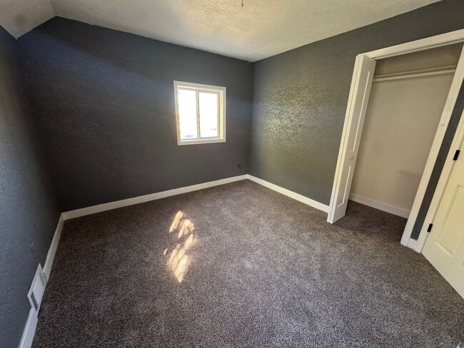 Building Photo - Affordable Spacious Home for your Family!