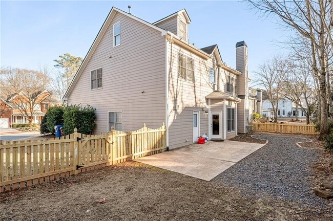 Building Photo - 2050 Willshire Glen