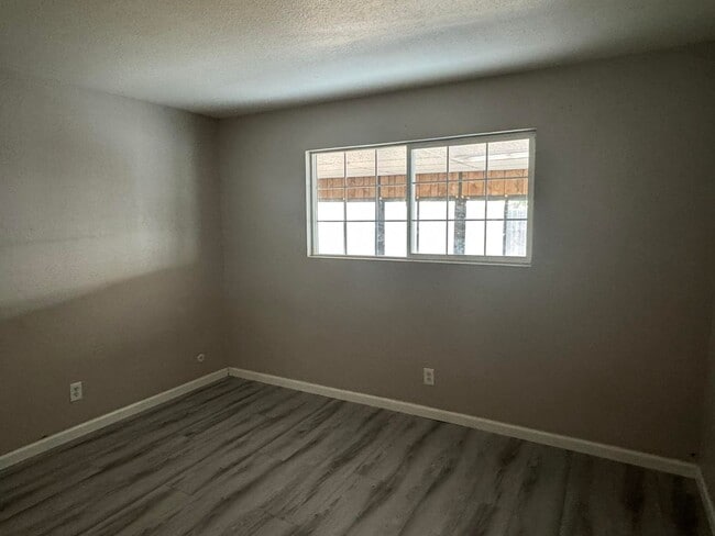 Building Photo - 4925 Indian Oaks Ct