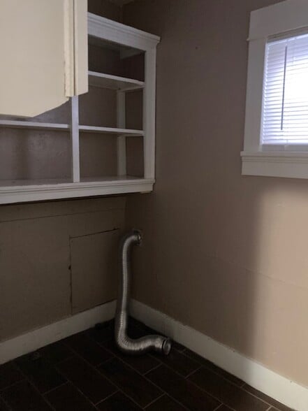 Building Photo - 812 N Minnesota Ave