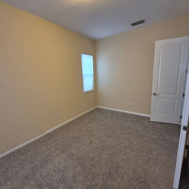 Building Photo - Spacious 3 Bedroom home with office in South Elk Grove.  Nice Home!