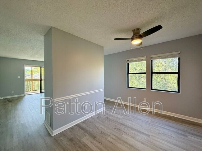 Building Photo - 2406 Abbey Cir