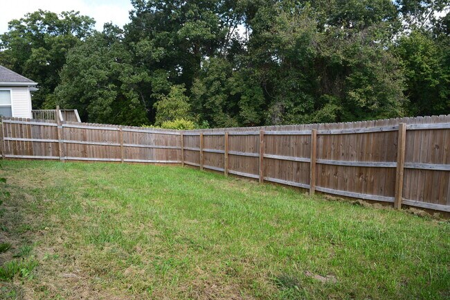 Building Photo - Charming Hickory Valley Gem Near Fort Leonard Wood