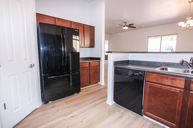 Building Photo - Three Bedroom Granville Home