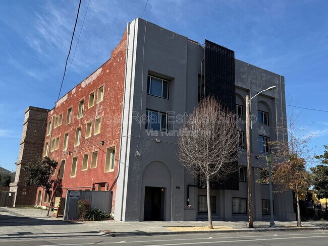 Building Photo - 715 Peralta St